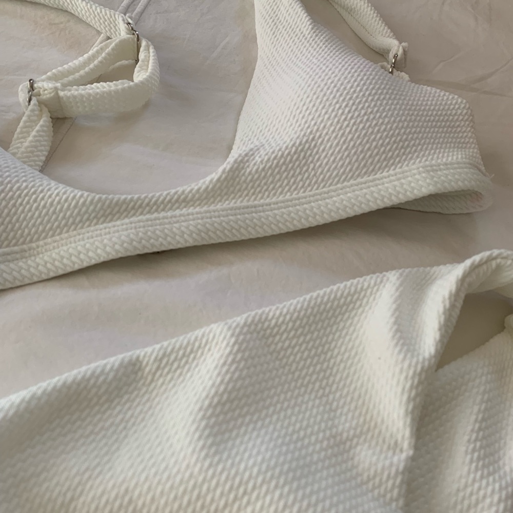 Fun white pattern bikini! - Picture 2 of 2